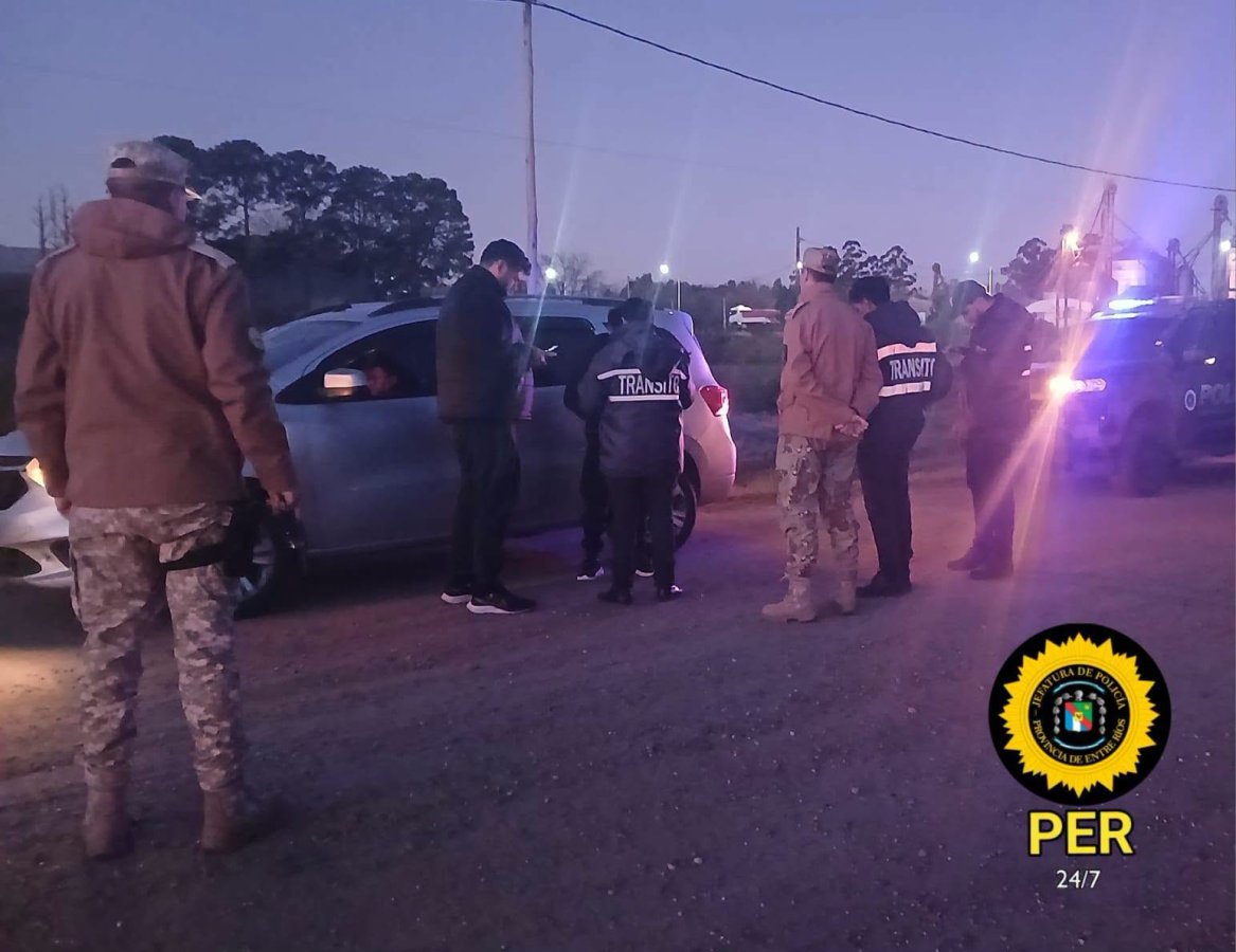 ConducÃa un automóvil sin documentación y en estado de ebriedad. ConducÃa un automóvil sin documentación y en estado de ebriedad.