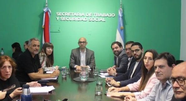 El gobierno convoc贸 a los gremios para reanudar la discusi贸n paritaria el pr贸ximo lunes El gobierno convoc贸 a los gremios para reanudar la discusi贸n paritaria el pr贸ximo lunes
