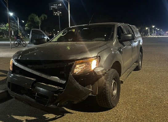 Colisión entre una camioneta y un camión en la ex ruta 18, solo daños materiales. Colisión entre una camioneta y un camión en la ex ruta 18, solo daños materiales.