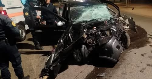 Un joven sufri贸 grav铆simas heridas tras chocar su auto contra un 谩rbol. Un joven sufri贸 grav铆simas heridas tras chocar su auto contra un 谩rbol.