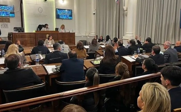 En medio de una fuerte protesta y con dos votos del PJ, el Senado aprob贸 la reforma jubilatoria. En medio de una fuerte protesta y con dos votos del PJ, el Senado aprob贸 la reforma jubilatoria.