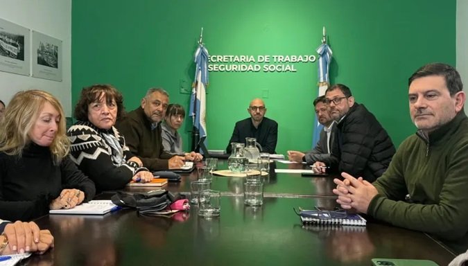El gobierno resolvi贸 liquidar un 3 por ciento m谩s a los estatales con los haberes de julio El gobierno resolvi贸 liquidar un 3 por ciento m谩s a los estatales con los haberes de julio