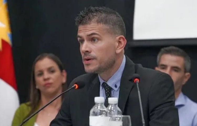 Intendente entrerriano present贸 un proyecto de ordenanza para bajarse el sueldo. Intendente entrerriano present贸 un proyecto de ordenanza para bajarse el sueldo.