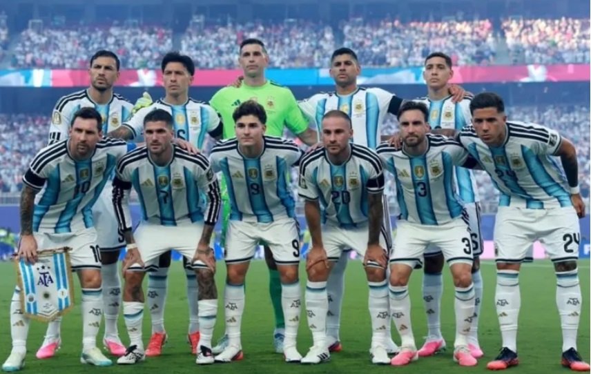 Comunicado de AFA: algunos jugadores de la Selecci贸n Argentina volver谩 al pa铆s en hora de la tarde de este lunes. Comunicado de AFA: algunos jugadores de la Selecci贸n Argentina volver谩 al pa铆s en hora de la tarde de este lunes.