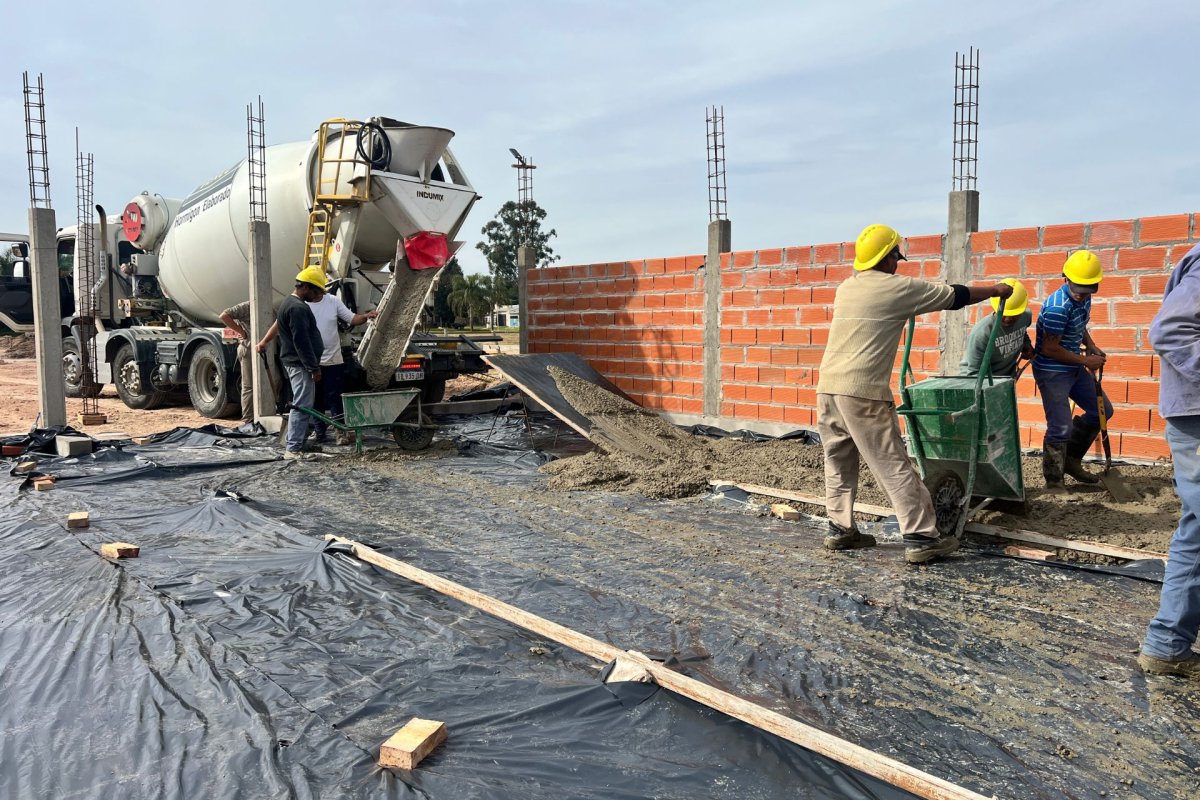 Avanza a buen ritmo la construcci贸n de una nueva escuela para m谩s de 500 estudiantes. Avanza a buen ritmo la construcci贸n de una nueva escuela para m谩s de 500 estudiantes.