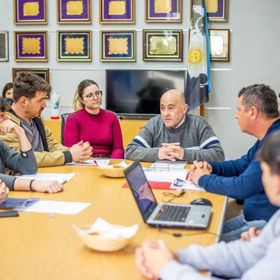 Reunión de comisión del Concejo Juvenil con autoridades. Reunión de comisión del Concejo Juvenil con autoridades.