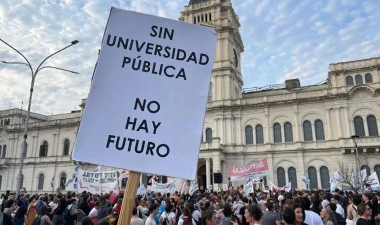 Docentes y no docentes universitarios paran este miércoles en Entre RÃos y todo el paÃs Docentes y no docentes universitarios paran este miércoles en Entre RÃos y todo el paÃs