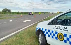 Violento asalto en una estancia: se llevaron dinero, armas y una camioneta que incendiaron Violento asalto en una estancia: se llevaron dinero, armas y una camioneta que incendiaron