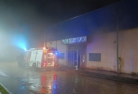 Incendio en un supermercado por un desperfecto eléctrico. Incendio en un supermercado por un desperfecto eléctrico.