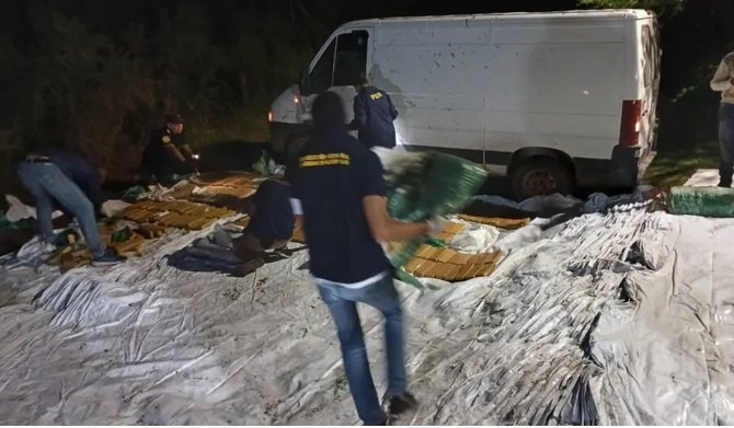 Un vehÃculo en venta, cheques falsos y un cargamento de droga, la historia previa de la detención del abogado. Un vehÃculo en venta, cheques falsos y un cargamento de droga, la historia previa de la detención del abogado.
