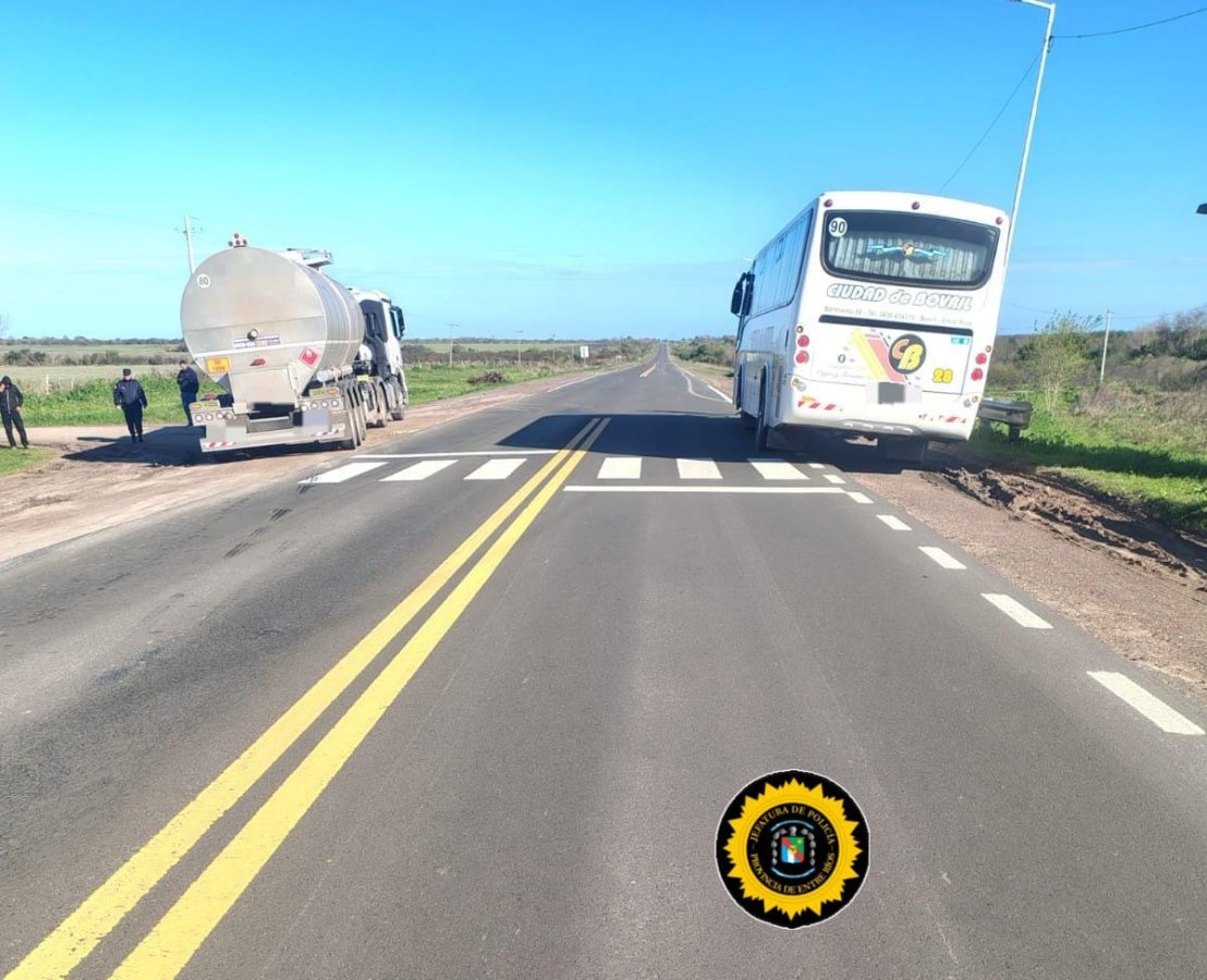 Un niño de 7 años sufrió lesiones en un pies tras ser rozado por un camión en la ruta 6. Un niño de 7 años sufrió lesiones en un pies tras ser rozado por un camión en la ruta 6.