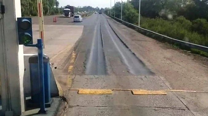 El plan del ministro de EconomÃa, Luis Caputo: cobrar dos veces por el arreglo de las rutas nacionales. El plan del ministro de EconomÃa, Luis Caputo: cobrar dos veces por el arreglo de las rutas nacionales.