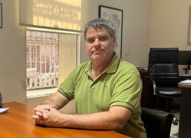 Mendelovich: casi 200 millones de pesos para llevar los servicios a las 30 hectáreas del municipio. Mendelovich: casi 200 millones de pesos para llevar los servicios a las 30 hectáreas del municipio.