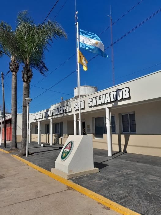 Intento ingresar a un mini-mercado y la polic铆a localizo y detuvo al sospechoso. Intento ingresar a un mini-mercado y la polic铆a localizo y detuvo al sospechoso.