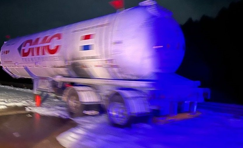 Un cami贸n cisterna se incendio y obligo a cortar la autov铆a 14 varias horas. Un cami贸n cisterna se incendio y obligo a cortar la autov铆a 14 varias horas.