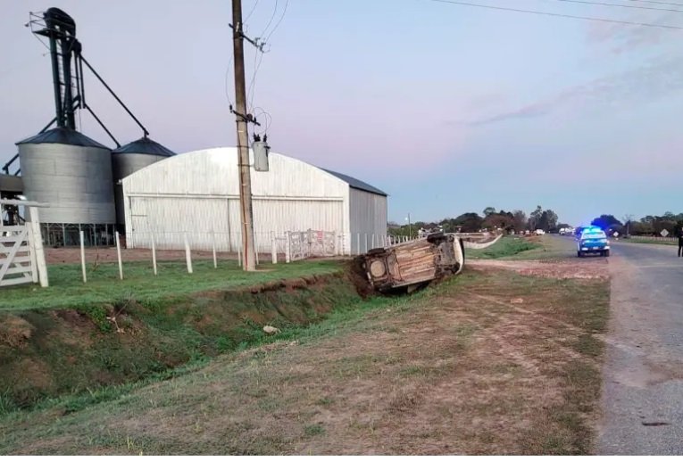 Accidente en la Ruta 18: una mujer resultó herida tras volcar con su vehÃculo. Accidente en la Ruta 18: una mujer resultó herida tras volcar con su vehÃculo.