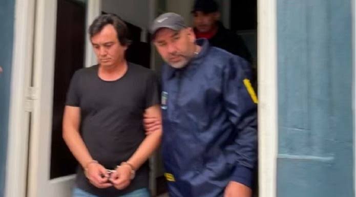 La departamental de San Salvador detuvo y traslado a Aguilera a la carcel. La departamental de San Salvador detuvo y traslado a Aguilera a la carcel.