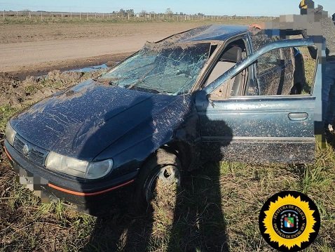 Gral. Campos. un autom贸vil perdi贸 el control y y volc贸. Gral. Campos. un autom贸vil perdi贸 el control y y volc贸.