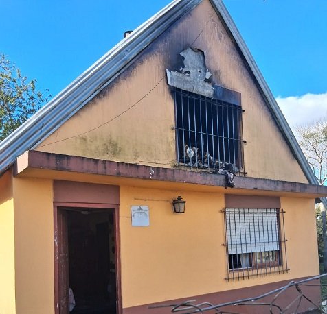 Una vivienda se incendió por una estufa a leña. Una vivienda se incendió por una estufa a leña.