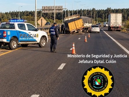 Un camión perdió una la rueda mientras circulaba por Autovia 14. Un camión perdió una la rueda mientras circulaba por Autovia 14.