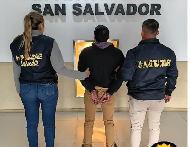 Detuvieron al sujeto que habría ingresado a robar a una vivienda. Detuvieron al sujeto que habría ingresado a robar a una vivienda.