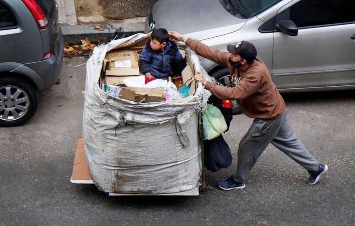 Pobreza en Argentina: subió al 32,3% y ya alcanza a más de 15 millones de personas Pobreza en Argentina: subió al 32,3% y ya alcanza a más de 15 millones de personas
