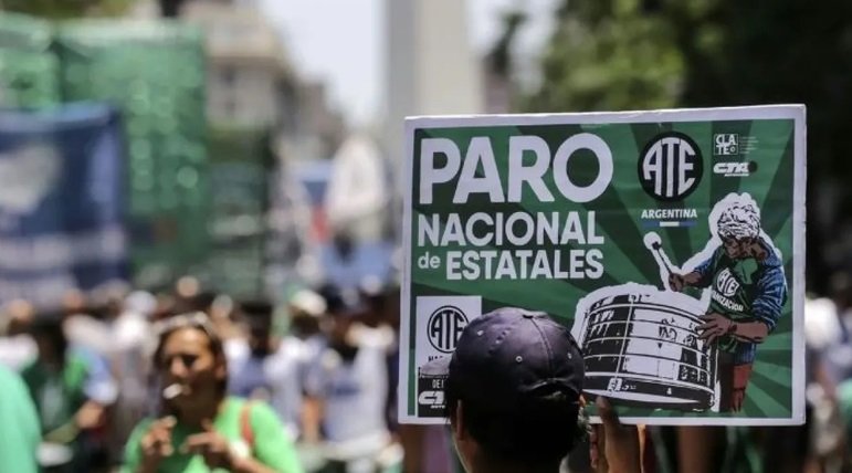 ATE convocó a un paro nacional para el jueves contra el DNU 70/23. ATE convocó a un paro nacional para el jueves contra el DNU 70/23.