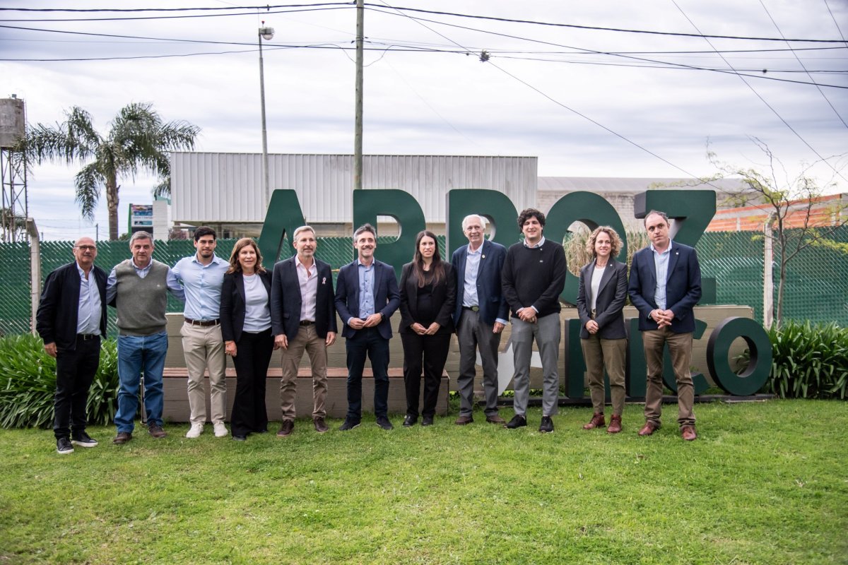 Frigerio visitó una empresa arrocera de San Salvador que amplía su capacidad productiva con financiamiento del CFI. Frigerio visitó una empresa arrocera de San Salvador que amplía su capacidad productiva con financiamiento del CFI.